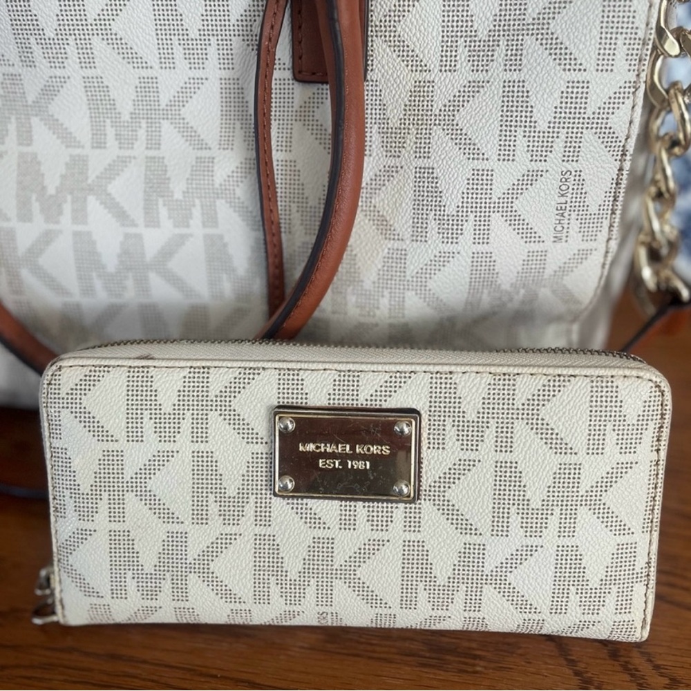 Michael Kors Hamilton Signature Bag With Matching Wallet - Picture 10 of 14